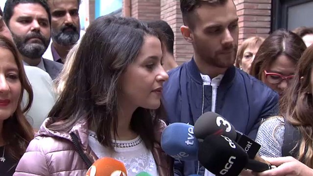 Cs presiona al PSC para que apoye la moción de censura.