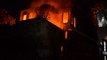 Fatih'te iki katlı metruk bina alev alev yandı