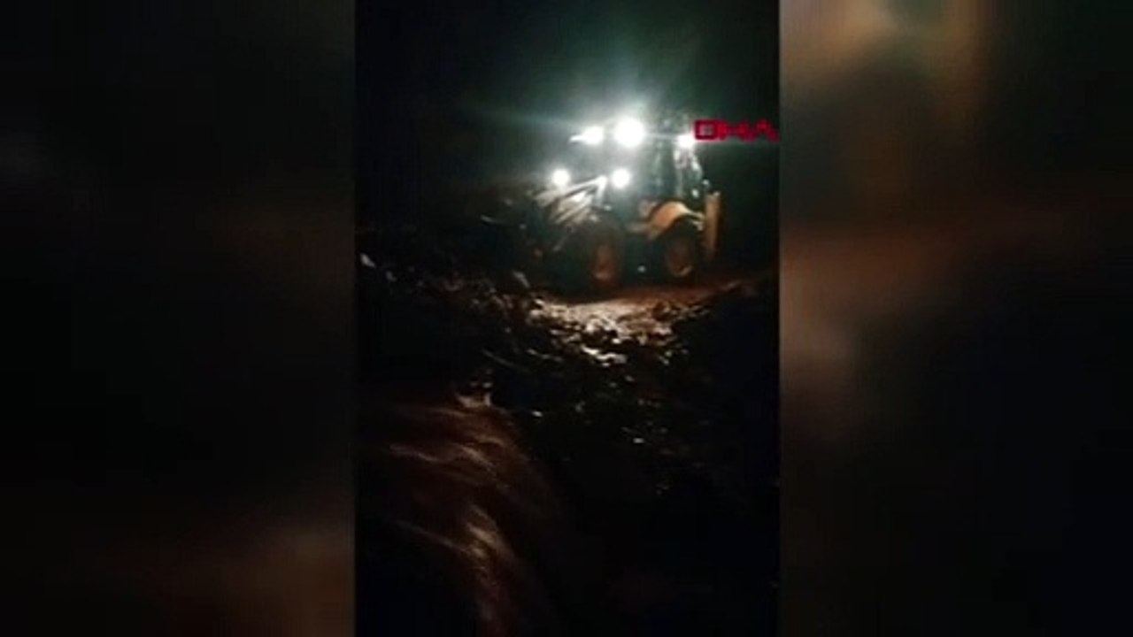 Rize ve Artvin'i sel vurdu ! Yollar kapandı, 3 kişi mahsur kaldı
