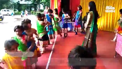 125 दृष्टिबाधित बालिकाओं ने गरबा कर मां की आराधना की, एक महीने से कर रहीं थी प्रैक्टिस