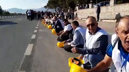 Soma madencilerine polis engeli