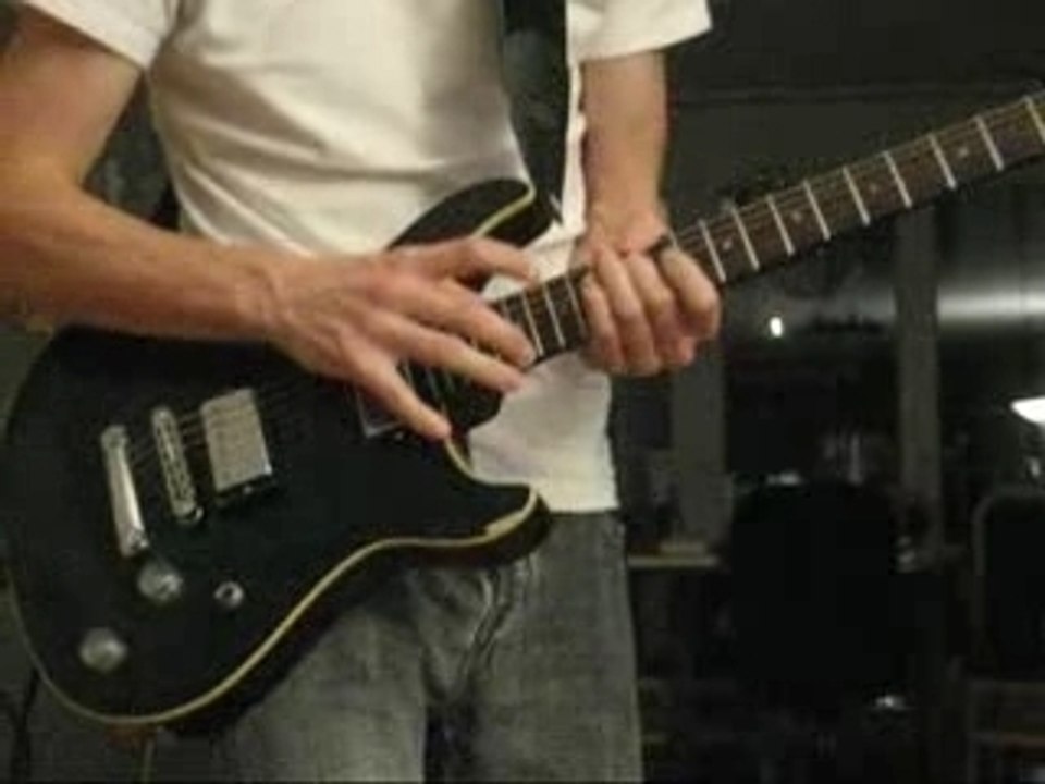 Invincible (solo) - MUSE cover