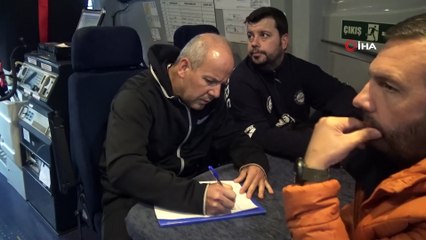 Dalgalarla boğuştular, 6 saat hiç durmadan 14 kilometre yüzdüler