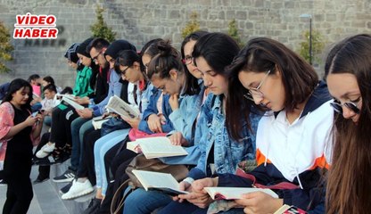 (7 Ekim 2019) GENÇLER, KAYSERİ KALESİ’NDE KİTAP OKUDU