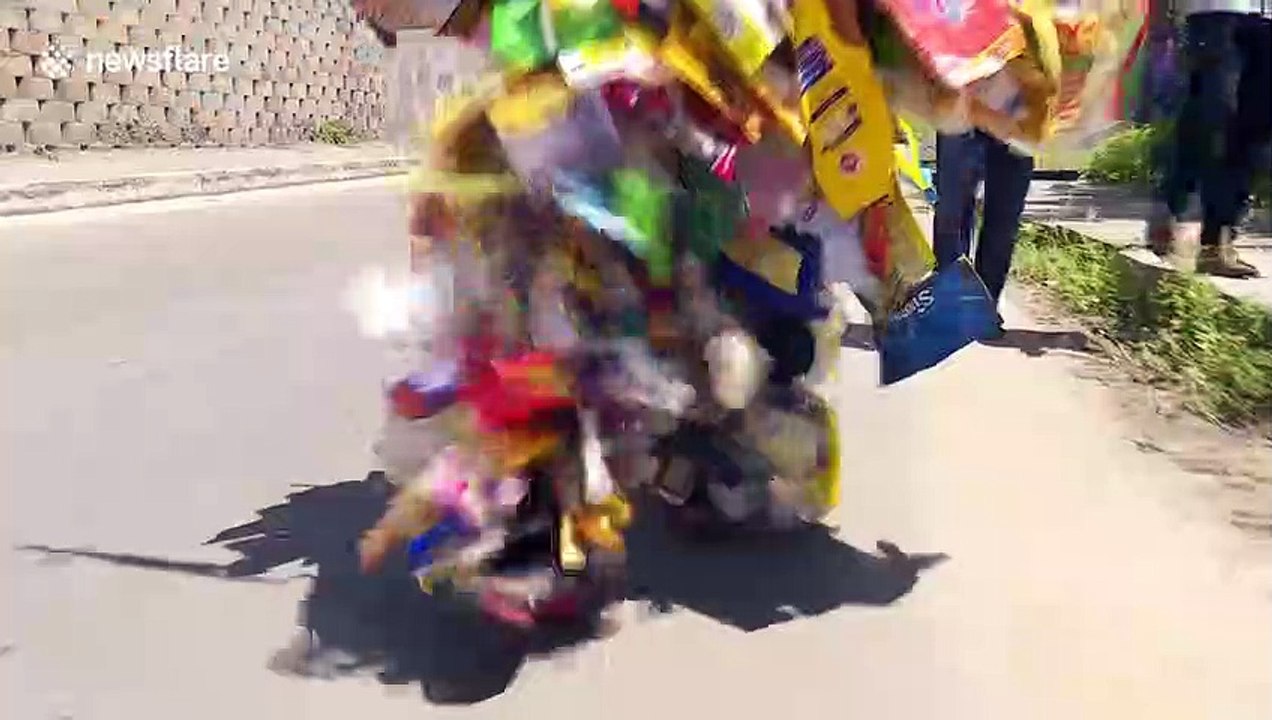 Man wears 35kg plastic rubbish vest to raise littering awareness in south India