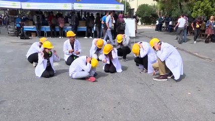 İstanbul Tıp Fakültesi öğrencilerinden tiyatral protesto