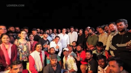 Video herunterladen: Dabangg 3 Wrap Up: Salman Khan Pays Tribute To Vinod Khanna On His Birthday