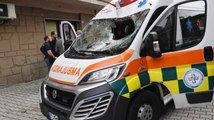 Bologna - Minaccia suicidio e precipita dal tetto, schiantandosi su ambulanza: salvo (07.10.19)