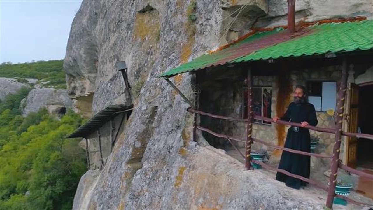 Off the grid: höhlenpriester der krim
