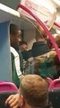 Un passager du métro londonien s’occupe personnellement d’un homme agressif