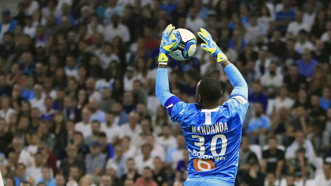 Clip : Les plus beaux arrêts de Mandanda
