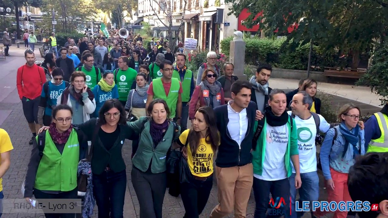 Mobilisation soutien Alex militant anti pub