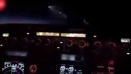 İnanılmaz anlar! Fırlatılan füze yolcu uçağından görüntülendi