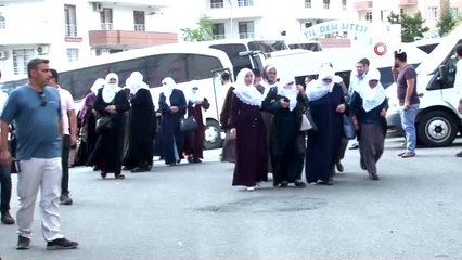 Ağrı'dan gelen beyaz tülbentli 200 anne, evlat nöbetindeki annelere destek ziyaretinde bulundu