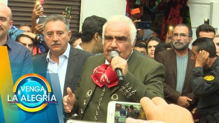 Durante su propio homenaje, Vicente Fernández pidió aplausos para José José. | Venga La Alegría