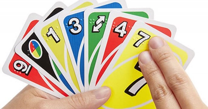 Mattel vient de sortir une nouvelle version du jeu UNO avec des cartes en braille pour les joueurs non-voyants !