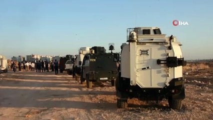 Hayvanlarını otlatırken yerde bulduğu cisim elinde patladı
