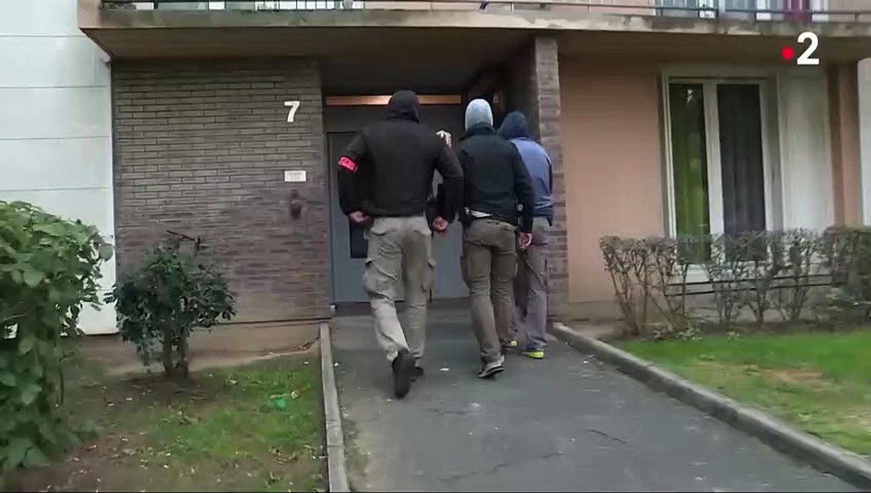 Au moins une clé USB contenant les coordonnées de collègues et des vidéos de l'Etat islamique retrouvée dans le bureau de Mickaël Harpon