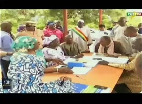 ORTM - Visite des commissions de révision des listes électorales par le Gouverneur de Mopti