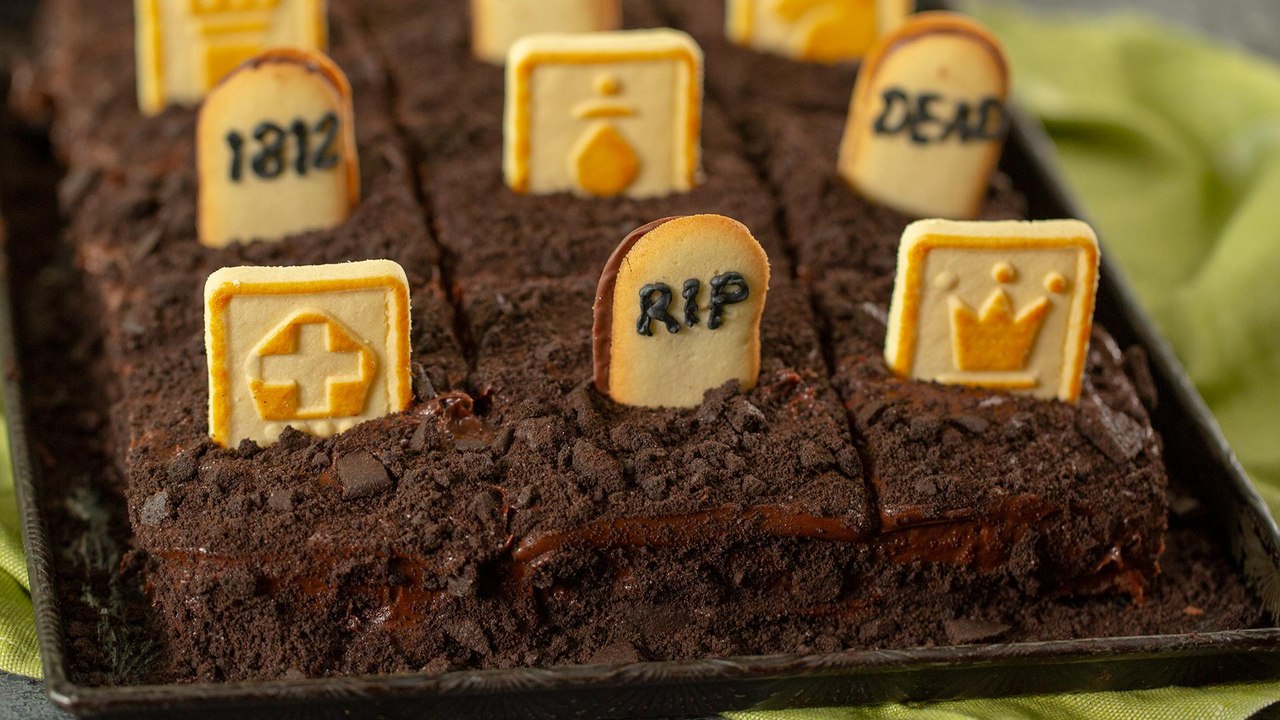 How to Make Graveyard Cake
