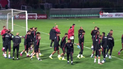 A Milliler yağmur altında çalıştı