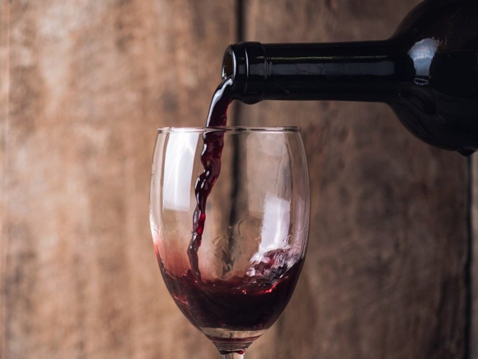 Alkohol gegen Demenz: So können Sie einer Demenz vorbeugen