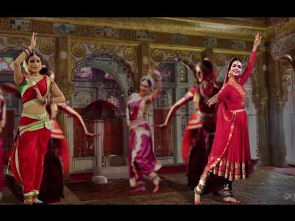 Deepika Padukone and Priyanka Chopra to RESHOOT for Bajirao Mastani | SpotboyE