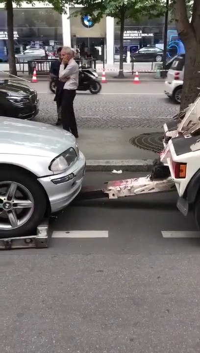 Quand la fourrière parisienne casse une BMW au moment de l'embarquer