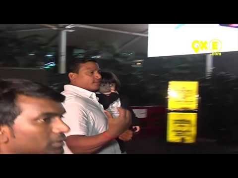 Shahrukh khan's kids Suhana and AbRam were spotted at the Airport