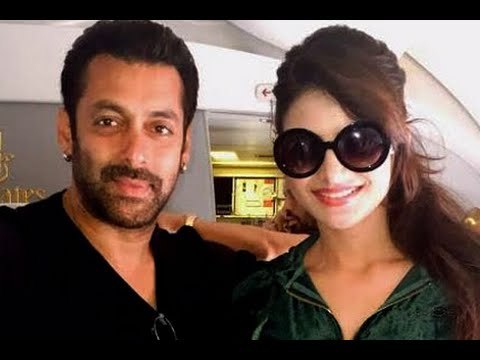 OMG! Urvashi Rautela makes a DESPERATE Attempt to be with Salman Khan | SULTAN