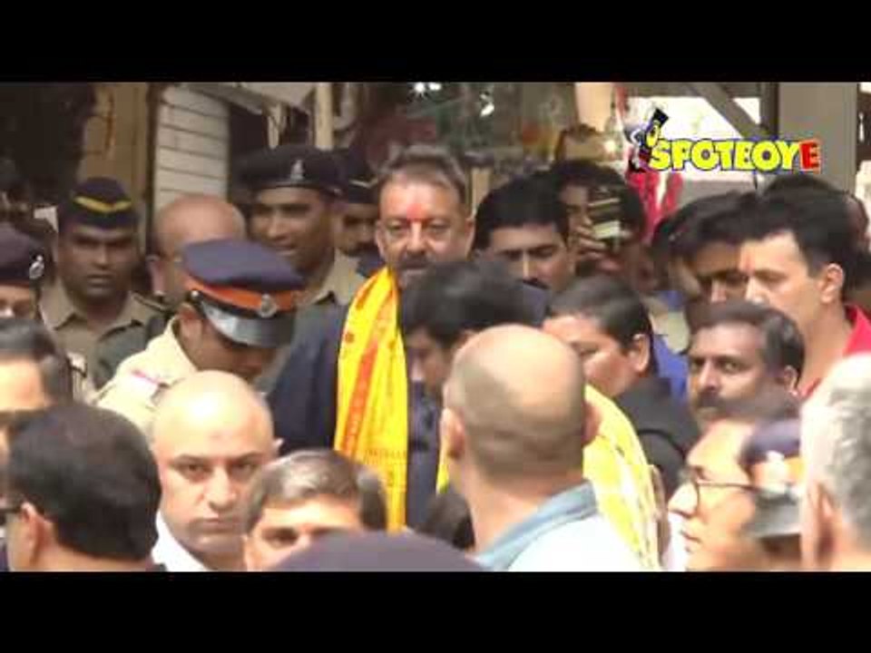 Sanjay Dutt visited Siddhivinayak Temple | SpotboyE