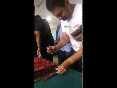 Aamir Khan 51st Birthday Celebrations! Watch Video