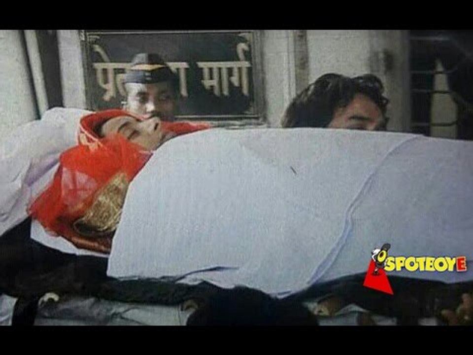 Pratyusha Banerjee's suicide SHOCKS TV industry | Watch Video