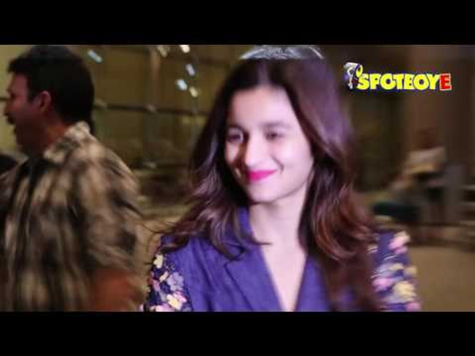 SPOTTED |  Varun Dhawan and Alia Bhatt at the Airport | SpotboyE