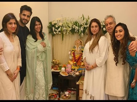 Karan Tacker with girlfriend Krystle D'Souza doing Ganesh Visarjan | 2016 | SpotboyE