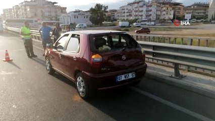 Yola dökülen tomruklar kazaya neden oldu