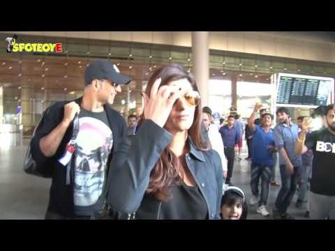 Akshay Kumar and Twinkle Khanna Spotted at the Mumbai Airport | SpotboyE
