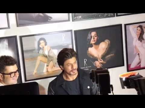 Shahrukh Khan at the Dabboo Ratnani Calendar Launch 2017 | SpotboyE