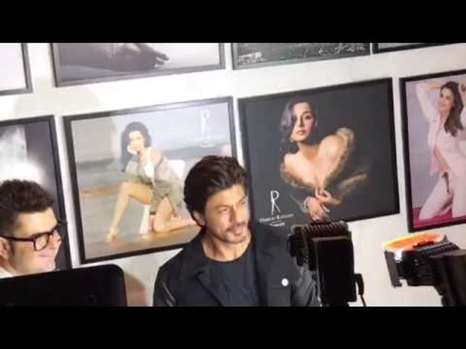 Shahrukh Khan at the Dabboo Ratnani Calendar Launch 2017 | SpotboyE