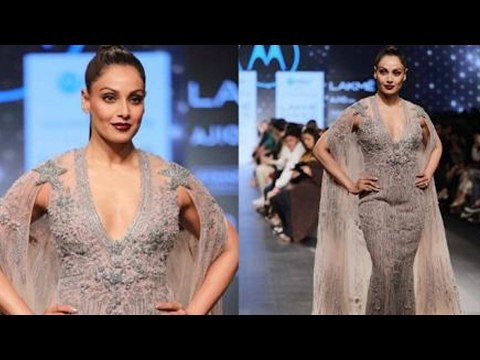 Bipasha Basu Sizzles the Ramp at Lakme Fashion Week 2017 | SpotboyE