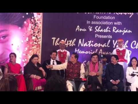 Shahrukh Khan, Shatrughan Sinha at The 4th National Yash Chopra Memorial Award | SpotboyE
