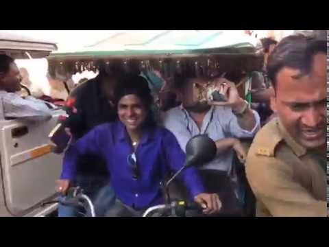 Sanjay Dutt Takes Auto Rickshaw Ride In Agra | SpotboyE