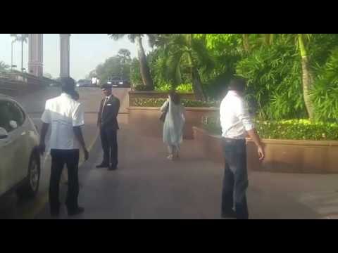 Sameer Soni and Wife at Aishwarya Rai's Father's​ Prayer Meet | SpotboyE