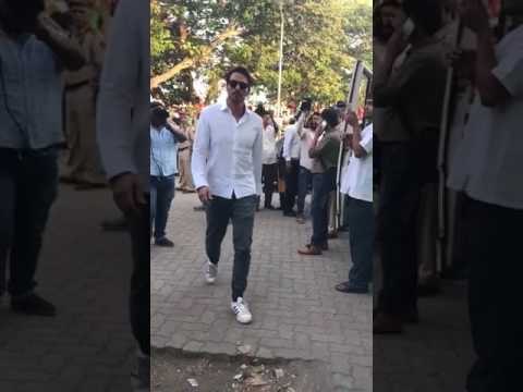 Arjun Rampal at Vinod Khanna's Residence | SpotboyE