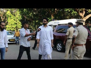 Video herunterladen: Abhishek Bachchan, Danny, Tara Sharma and Many other celebs at Vinod Khanna's Funeral | SpotboyE