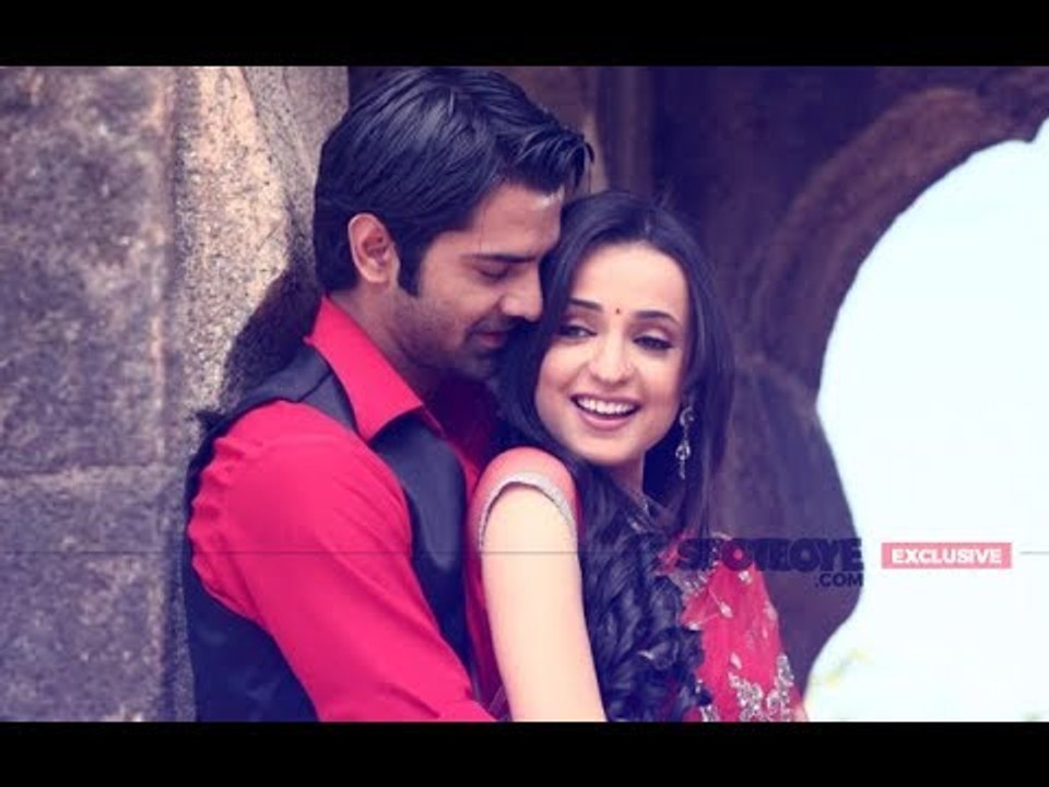 Barun Sobti-Sanaya Irani Friendship Gets Stronger, Spouses Have No Problem | SpotboyE