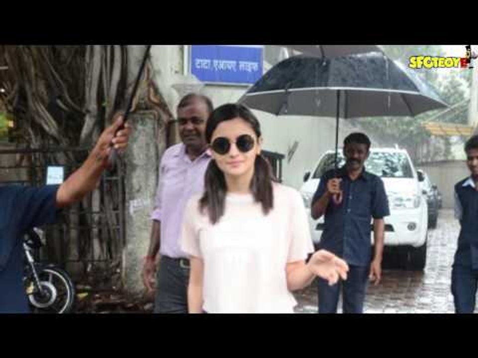 SPOTTED: Alia Bhatt Post Meeting at Vishesh Film's Office | SpotboyE