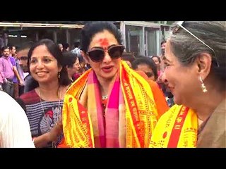 Sridevi visits Siddhivinayak Temple to seek blessings for her upcoming 'MOM' | SpotboyE
