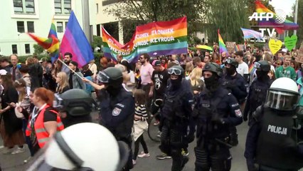 Pologne : en province, le quotidien à risque de la communauté LGBT