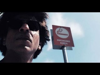 Shahrukh Khan Goes To A Smoking Area In Los Angeles & Does The Unexpected! | SpotboyE